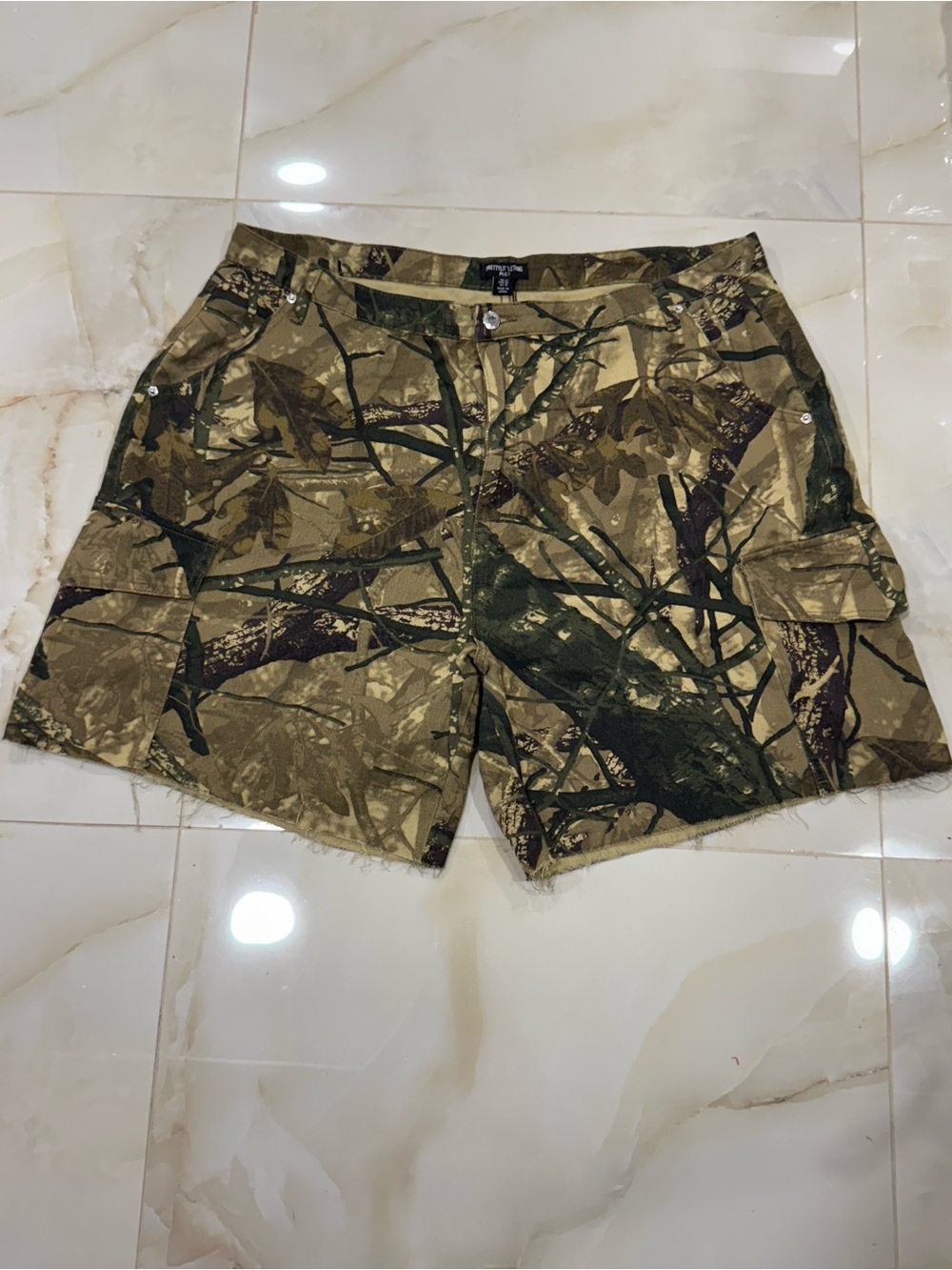PrettyLittleThing Men's Camo Cargo Shorts - Green/Brown